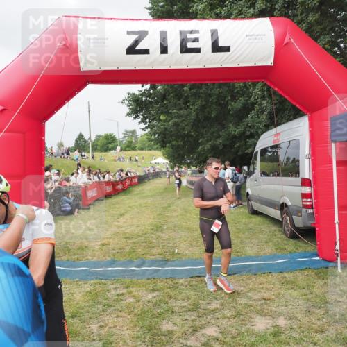 21.06.2025 - 27. Vierlanden-Triathlon MichiJ http://msf.ph/oto/8033623 15.06.2026 12:56:07 Ziel 6, 730, 875, 1002 meine-sportfotos.de