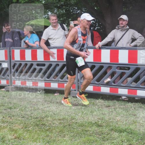 21.06.2025 - 27. Vierlanden-Triathlon KatJ http://msf.ph/oto/8033626 15.06.2025 13:45:35 Ziel 830 meine-sportfotos.de
