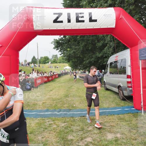 21.06.2025 - 27. Vierlanden-Triathlon MichiJ http://msf.ph/oto/8033628 15.06.2026 12:56:07 Ziel 6, 730, 875, 1002 meine-sportfotos.de