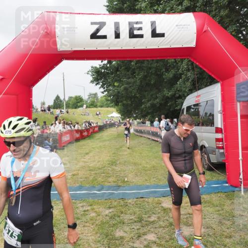 21.06.2025 - 27. Vierlanden-Triathlon MichiJ http://msf.ph/oto/8033645 15.06.2026 12:56:08 Ziel 6, 730, 1002 meine-sportfotos.de