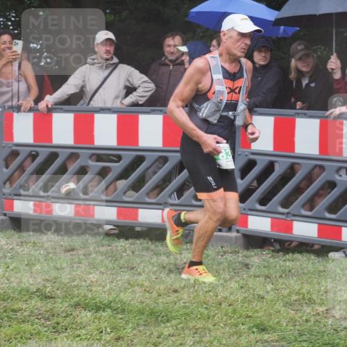 21.06.2025 - 27. Vierlanden-Triathlon KatJ http://msf.ph/oto/8033646 15.06.2025 13:45:35 Ziel 830 meine-sportfotos.de