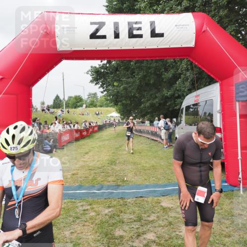 21.06.2025 - 27. Vierlanden-Triathlon MichiJ http://msf.ph/oto/8033649 15.06.2026 12:56:09 Ziel 6, 730, 1002 meine-sportfotos.de