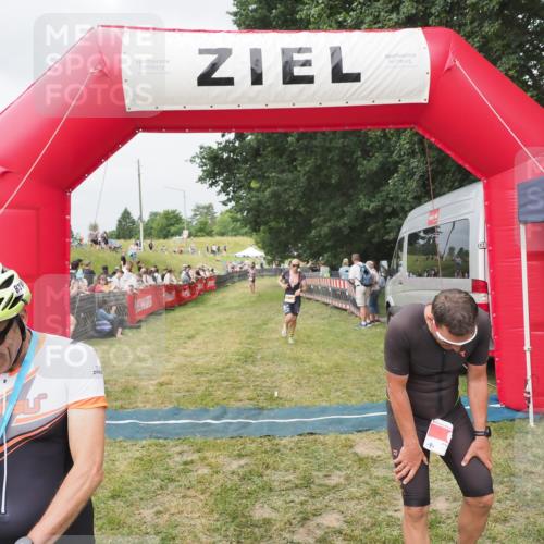 21.06.2025 - 27. Vierlanden-Triathlon MichiJ http://msf.ph/oto/8033658 15.06.2026 12:56:09 Ziel 6, 730, 1002 meine-sportfotos.de