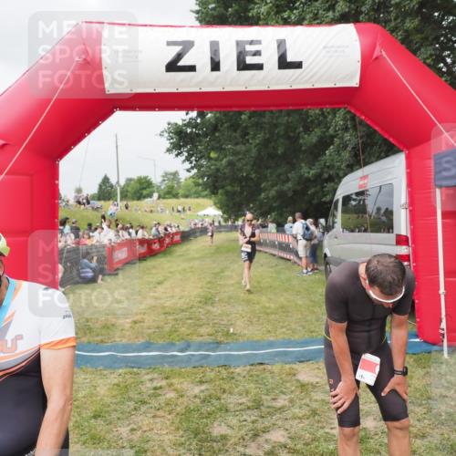 21.06.2025 - 27. Vierlanden-Triathlon MichiJ http://msf.ph/oto/8033663 15.06.2026 12:56:09 Ziel 6, 730, 1002 meine-sportfotos.de