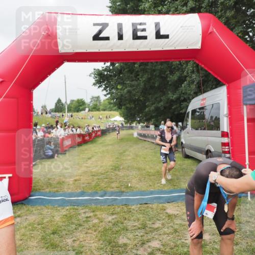 21.06.2025 - 27. Vierlanden-Triathlon MichiJ http://msf.ph/oto/8033688 15.06.2026 12:56:10 Ziel 6, 730, 1002 meine-sportfotos.de