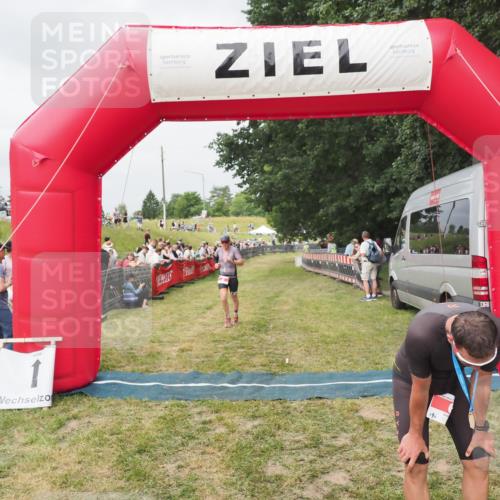 21.06.2025 - 27. Vierlanden-Triathlon MichiJ http://msf.ph/oto/8033707 15.06.2026 12:56:16 Ziel 2, 1002 meine-sportfotos.de