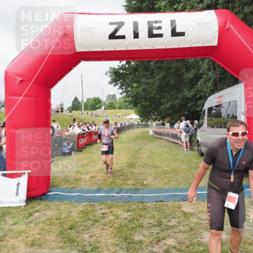 21.06.2025 - 27. Vierlanden-Triathlon MichiJ http://msf.ph/oto/8033735 15.06.2026 12:56:17 Ziel 2, 1002 meine-sportfotos.de