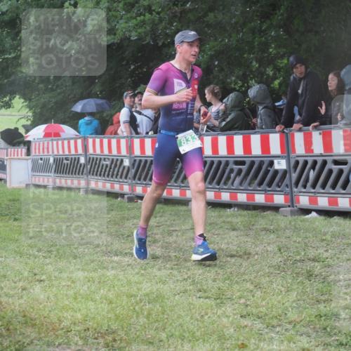 21.06.2025 - 27. Vierlanden-Triathlon KatJ http://msf.ph/oto/8033767 15.06.2025 13:45:54 Ziel 833 meine-sportfotos.de