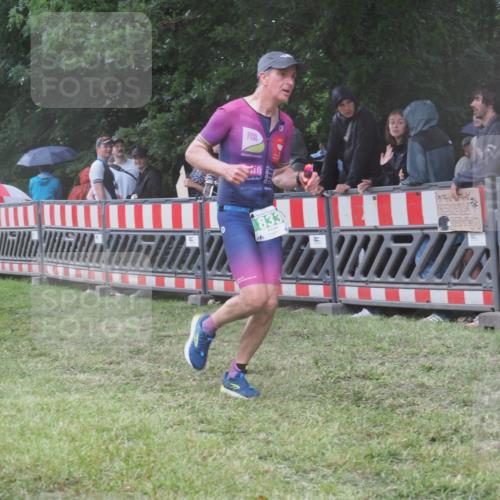 21.06.2025 - 27. Vierlanden-Triathlon KatJ http://msf.ph/oto/8033777 15.06.2025 13:45:55 Ziel 237, 242, 833 meine-sportfotos.de