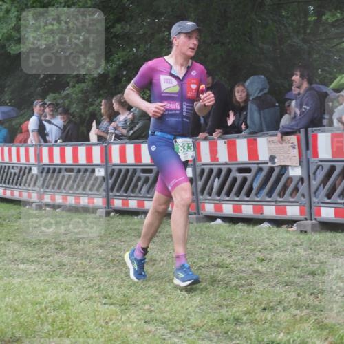 21.06.2025 - 27. Vierlanden-Triathlon KatJ http://msf.ph/oto/8033781 15.06.2025 13:45:55 Ziel 237, 242, 833 meine-sportfotos.de