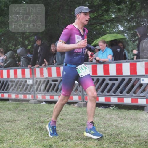 21.06.2025 - 27. Vierlanden-Triathlon KatJ http://msf.ph/oto/8033792 15.06.2025 13:45:55 Ziel 237, 242, 833 meine-sportfotos.de