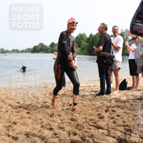 15.06.2025 - 27. Vierlanden-Triathlon Lena Gebhardt http://msf.ph/oto/8033794 15.06.2025 11:18:30 Schwimmen 909, 912, 925, 933, 970 meine-sportfotos.de