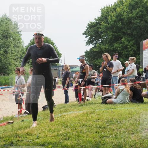 15.06.2025 - 27. Vierlanden-Triathlon KatJ http://msf.ph/oto/8033797 15.06.2025 11:17:00 Schwimmen 825, 888, 978 meine-sportfotos.de