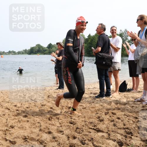15.06.2025 - 27. Vierlanden-Triathlon Lena Gebhardt http://msf.ph/oto/8033809 15.06.2025 11:18:30 Schwimmen 909, 912, 925, 933, 970 meine-sportfotos.de