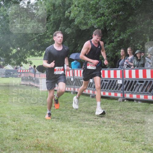 21.06.2025 - 27. Vierlanden-Triathlon KatJ http://msf.ph/oto/8033810 15.06.2025 13:46:05 Ziel 237, 242 meine-sportfotos.de