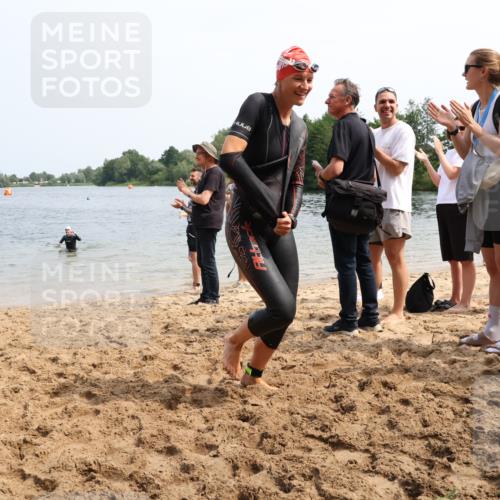 15.06.2025 - 27. Vierlanden-Triathlon Lena Gebhardt http://msf.ph/oto/8033814 15.06.2025 11:18:30 Schwimmen 909, 912, 925, 933, 970 meine-sportfotos.de