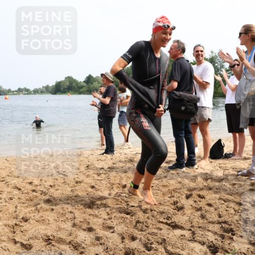 15.06.2025 - 27. Vierlanden-Triathlon Lena Gebhardt http://msf.ph/oto/8033817 15.06.2025 11:18:30 Schwimmen 909, 912, 925, 933, 970 meine-sportfotos.de