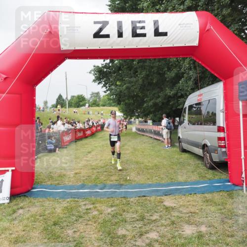 21.06.2025 - 27. Vierlanden-Triathlon MichiJ http://msf.ph/oto/8033821 15.06.2026 12:56:43 Ziel 725, 1004, 1006, 1007 meine-sportfotos.de