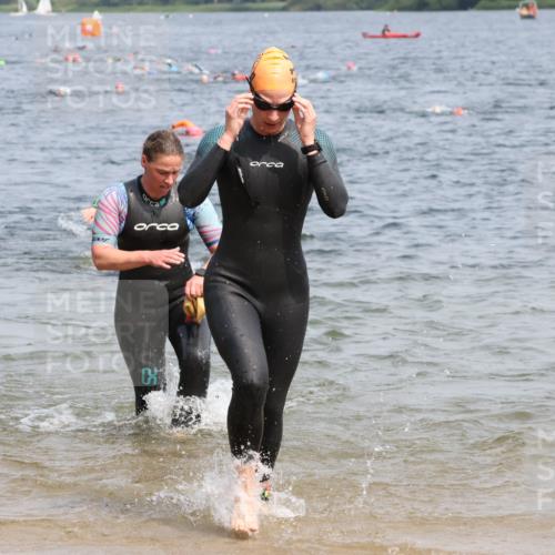 15.06.2025 - 27. Vierlanden-Triathlon Lena Gebhardt http://msf.ph/oto/8033825 15.06.2025 11:18:34 Schwimmen 909, 912, 925, 939, 970 meine-sportfotos.de