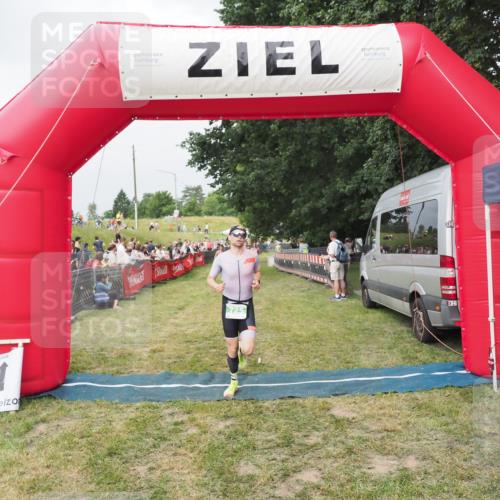 21.06.2025 - 27. Vierlanden-Triathlon MichiJ http://msf.ph/oto/8033848 15.06.2026 12:56:43 Ziel 725, 1004, 1006, 1007 meine-sportfotos.de