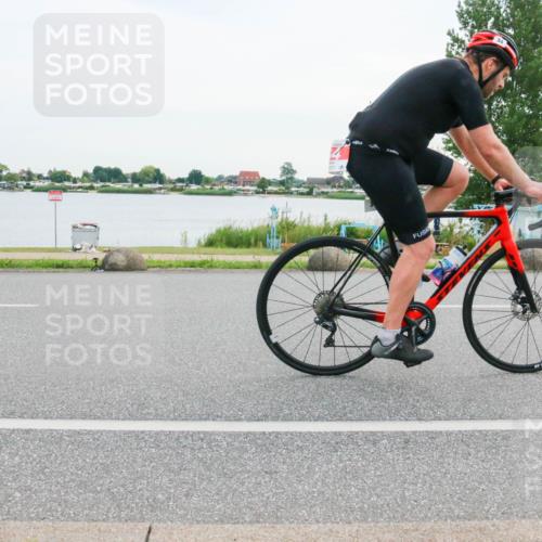 15.06.2025 - 27. Vierlanden-Triathlon H.Heesch http://msf.ph/oto/8033880 15.06.2025 10:41:55 Radfahren 34, 121, 134, 151, 213, 250, 293 meine-sportfotos.de