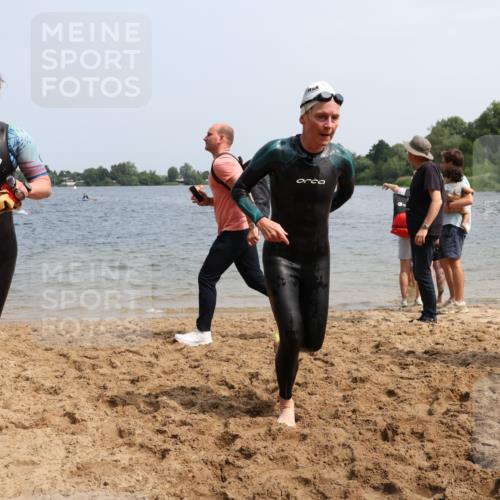 15.06.2025 - 27. Vierlanden-Triathlon Lena Gebhardt http://msf.ph/oto/8033895 15.06.2025 11:18:40 Schwimmen 885, 909, 912, 916, 925, 939 meine-sportfotos.de