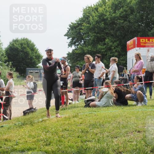 15.06.2025 - 27. Vierlanden-Triathlon KatJ http://msf.ph/oto/8033896 15.06.2025 11:17:10 Schwimmen 944, 945, 978, 979 meine-sportfotos.de