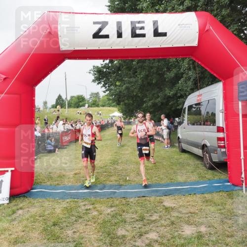 21.06.2025 - 27. Vierlanden-Triathlon MichiJ http://msf.ph/oto/8033898 15.06.2026 12:56:47 Ziel 725, 1004, 1006, 1007, 1008 meine-sportfotos.de