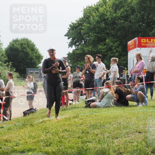 15.06.2025 - 27. Vierlanden-Triathlon KatJ http://msf.ph/oto/8033902 15.06.2025 11:17:10 Schwimmen 944, 945, 978, 979 meine-sportfotos.de
