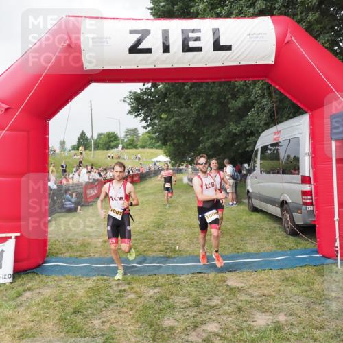 21.06.2025 - 27. Vierlanden-Triathlon MichiJ http://msf.ph/oto/8033906 15.06.2026 12:56:47 Ziel 725, 1004, 1006, 1007, 1008 meine-sportfotos.de