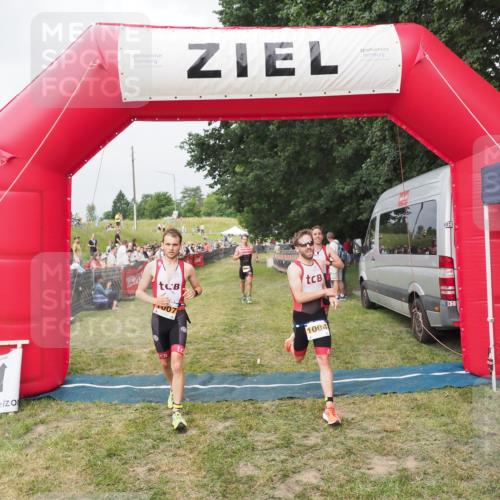 21.06.2025 - 27. Vierlanden-Triathlon MichiJ http://msf.ph/oto/8033911 15.06.2026 12:56:47 Ziel 725, 1004, 1006, 1007, 1008 meine-sportfotos.de