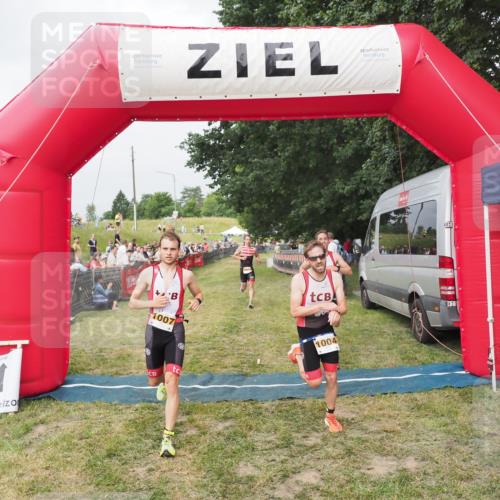 21.06.2025 - 27. Vierlanden-Triathlon MichiJ http://msf.ph/oto/8033913 15.06.2026 12:56:47 Ziel 725, 1004, 1006, 1007, 1008 meine-sportfotos.de