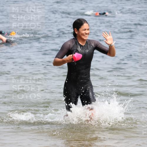 15.06.2025 - 27. Vierlanden-Triathlon Lena Gebhardt http://msf.ph/oto/8033916 15.06.2025 11:18:43 Schwimmen 885, 909, 916, 925, 939 meine-sportfotos.de