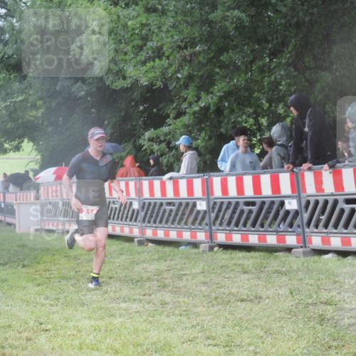 21.06.2025 - 27. Vierlanden-Triathlon KatJ http://msf.ph/oto/8033923 15.06.2025 13:47:06 Ziel 84, 214 meine-sportfotos.de