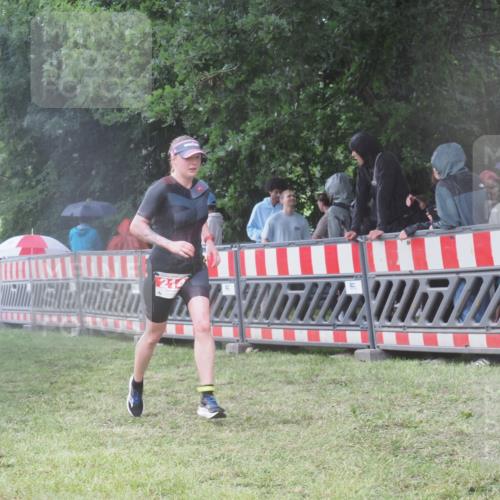 21.06.2025 - 27. Vierlanden-Triathlon KatJ http://msf.ph/oto/8033932 15.06.2025 13:47:07 Ziel 84, 214 meine-sportfotos.de
