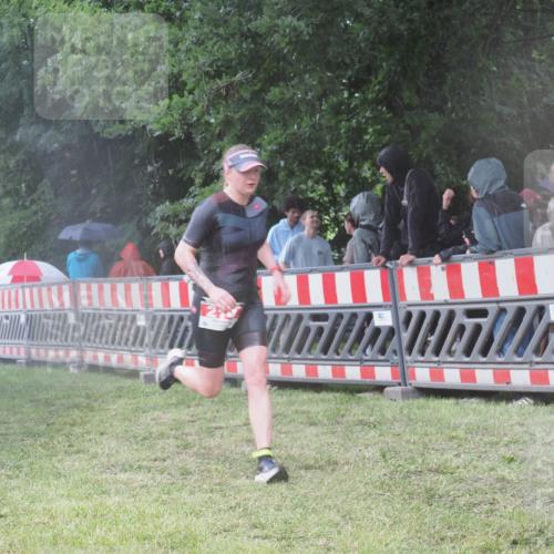 21.06.2025 - 27. Vierlanden-Triathlon KatJ http://msf.ph/oto/8033937 15.06.2025 13:47:07 Ziel 84, 214 meine-sportfotos.de