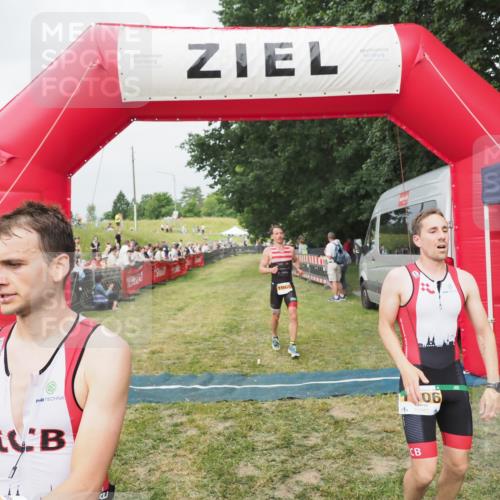 21.06.2025 - 27. Vierlanden-Triathlon MichiJ http://msf.ph/oto/8033938 15.06.2026 12:56:49 Ziel 725, 1004, 1006, 1007, 1008 meine-sportfotos.de