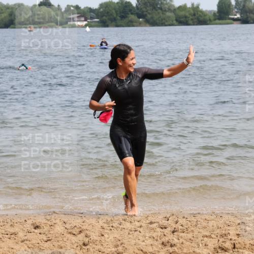 15.06.2025 - 27. Vierlanden-Triathlon Lena Gebhardt http://msf.ph/oto/8033954 15.06.2025 11:18:45 Schwimmen 885, 909, 916, 925, 939 meine-sportfotos.de