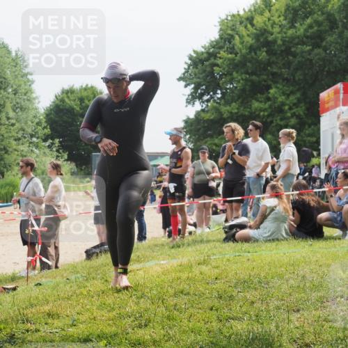 15.06.2025 - 27. Vierlanden-Triathlon KatJ http://msf.ph/oto/8033960 15.06.2025 11:17:11 Schwimmen 944, 945, 978, 979 meine-sportfotos.de