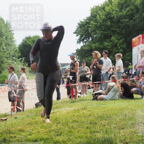 15.06.2025 - 27. Vierlanden-Triathlon KatJ http://msf.ph/oto/8033963 15.06.2025 11:17:12 Schwimmen 944, 945, 978, 979 meine-sportfotos.de