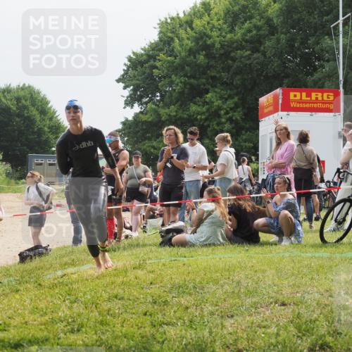 15.06.2025 - 27. Vierlanden-Triathlon KatJ http://msf.ph/oto/8033996 15.06.2025 11:17:15 Schwimmen 944, 945, 979 meine-sportfotos.de