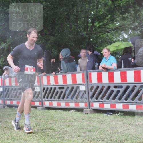 21.06.2025 - 27. Vierlanden-Triathlon KatJ http://msf.ph/oto/8033998 15.06.2025 13:47:13 Ziel 84, 1147 meine-sportfotos.de