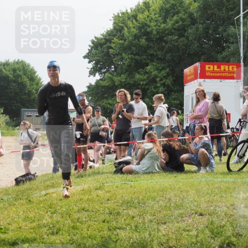 15.06.2025 - 27. Vierlanden-Triathlon KatJ http://msf.ph/oto/8034001 15.06.2025 11:17:15 Schwimmen 944, 945, 979 meine-sportfotos.de