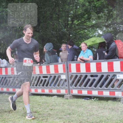 21.06.2025 - 27. Vierlanden-Triathlon KatJ http://msf.ph/oto/8034003 15.06.2025 13:47:13 Ziel 84, 1147 meine-sportfotos.de