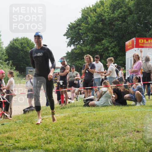 15.06.2025 - 27. Vierlanden-Triathlon KatJ http://msf.ph/oto/8034010 15.06.2025 11:17:16 Schwimmen 944, 945, 979 meine-sportfotos.de
