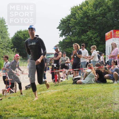 15.06.2025 - 27. Vierlanden-Triathlon KatJ http://msf.ph/oto/8034015 15.06.2025 11:17:16 Schwimmen 944, 945, 979 meine-sportfotos.de