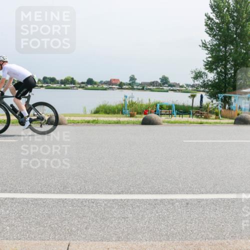 15.06.2025 - 27. Vierlanden-Triathlon H.Heesch http://msf.ph/oto/8034049 15.06.2025 11:41:07 Radfahren 649, 715, 867, 883, 884 meine-sportfotos.de