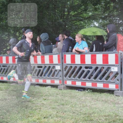 21.06.2025 - 27. Vierlanden-Triathlon KatJ http://msf.ph/oto/8034051 15.06.2025 13:47:20 Ziel 1124, 1147 meine-sportfotos.de