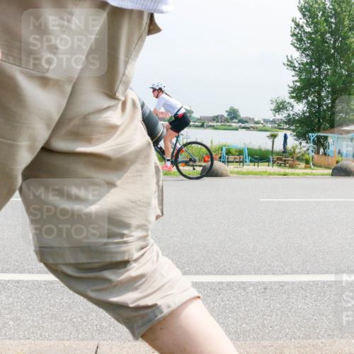 15.06.2025 - 27. Vierlanden-Triathlon H.Heesch http://msf.ph/oto/8034062 15.06.2025 11:41:07 Radfahren 649, 715, 867, 883, 884 meine-sportfotos.de