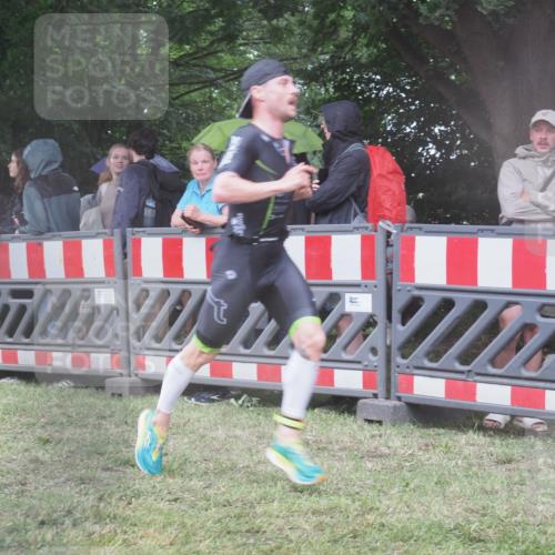 21.06.2025 - 27. Vierlanden-Triathlon KatJ http://msf.ph/oto/8034068 15.06.2025 13:47:20 Ziel 1124, 1147 meine-sportfotos.de